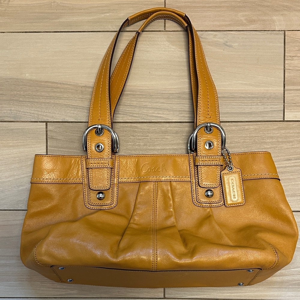 Coach Soho Pleated Buckle Leather Camel shoulder bag - Picture 2 of 13
